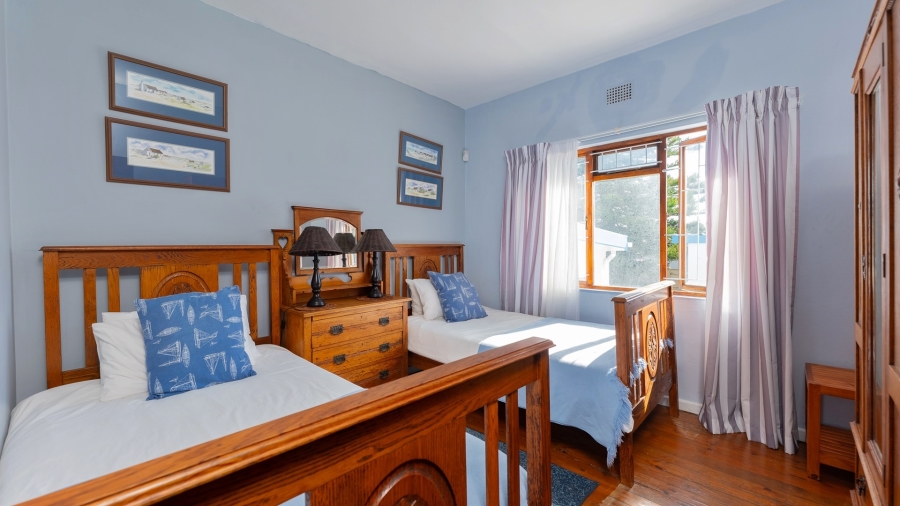 7 Bedroom Property for Sale in Struisbaai Western Cape